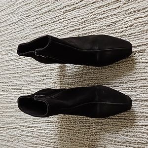 La Canadienne Suede Ankle Boots